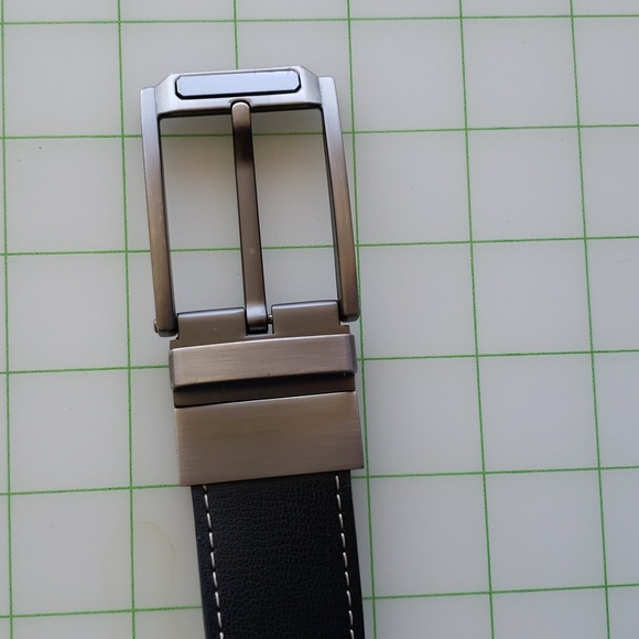 Black and brown reversible lether belt - Picture 2 of 4